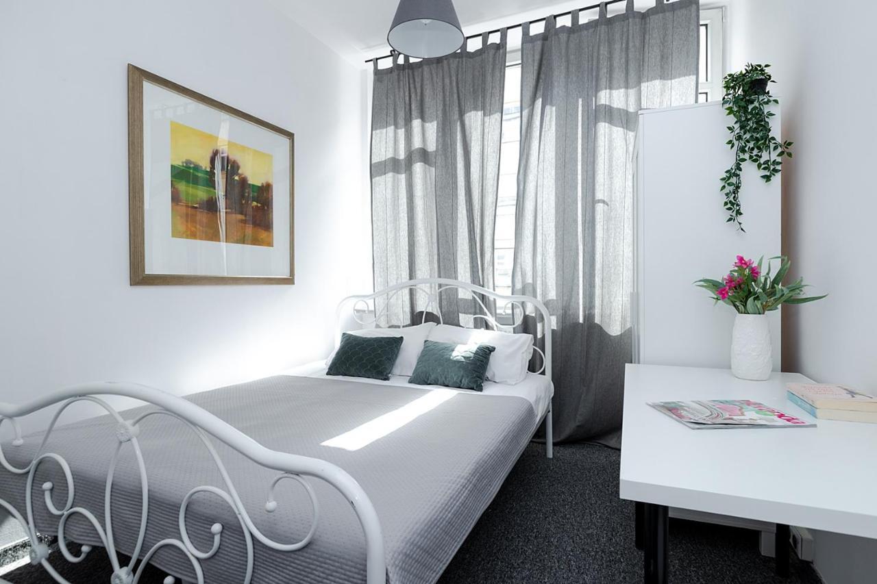 Unit Warsaw Room In Hostel Solec50 By Metro Station Centrum Kopernika Elektrownia Powisle Stadion Narodowy Dış mekan fotoğraf