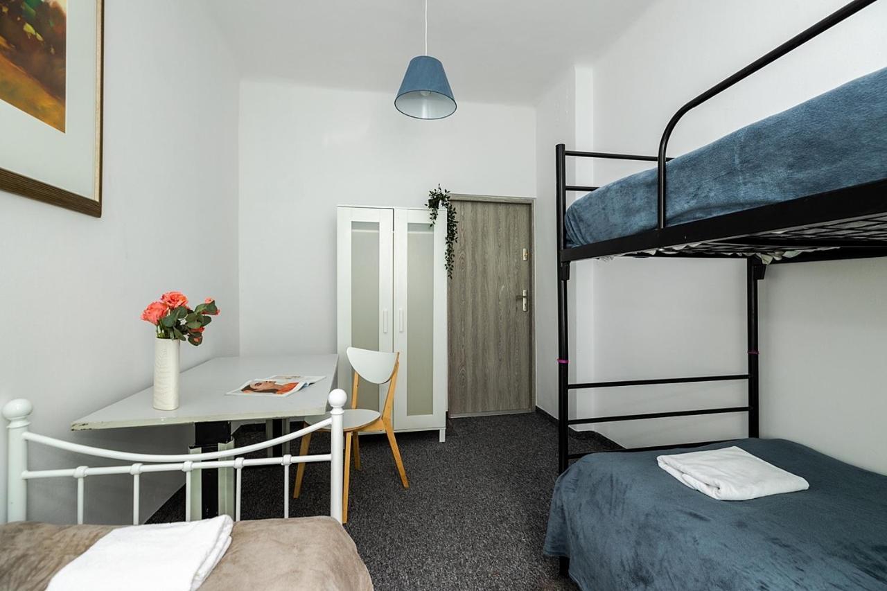 Unit Warsaw Room In Hostel Solec50 By Metro Station Centrum Kopernika Elektrownia Powisle Stadion Narodowy Dış mekan fotoğraf